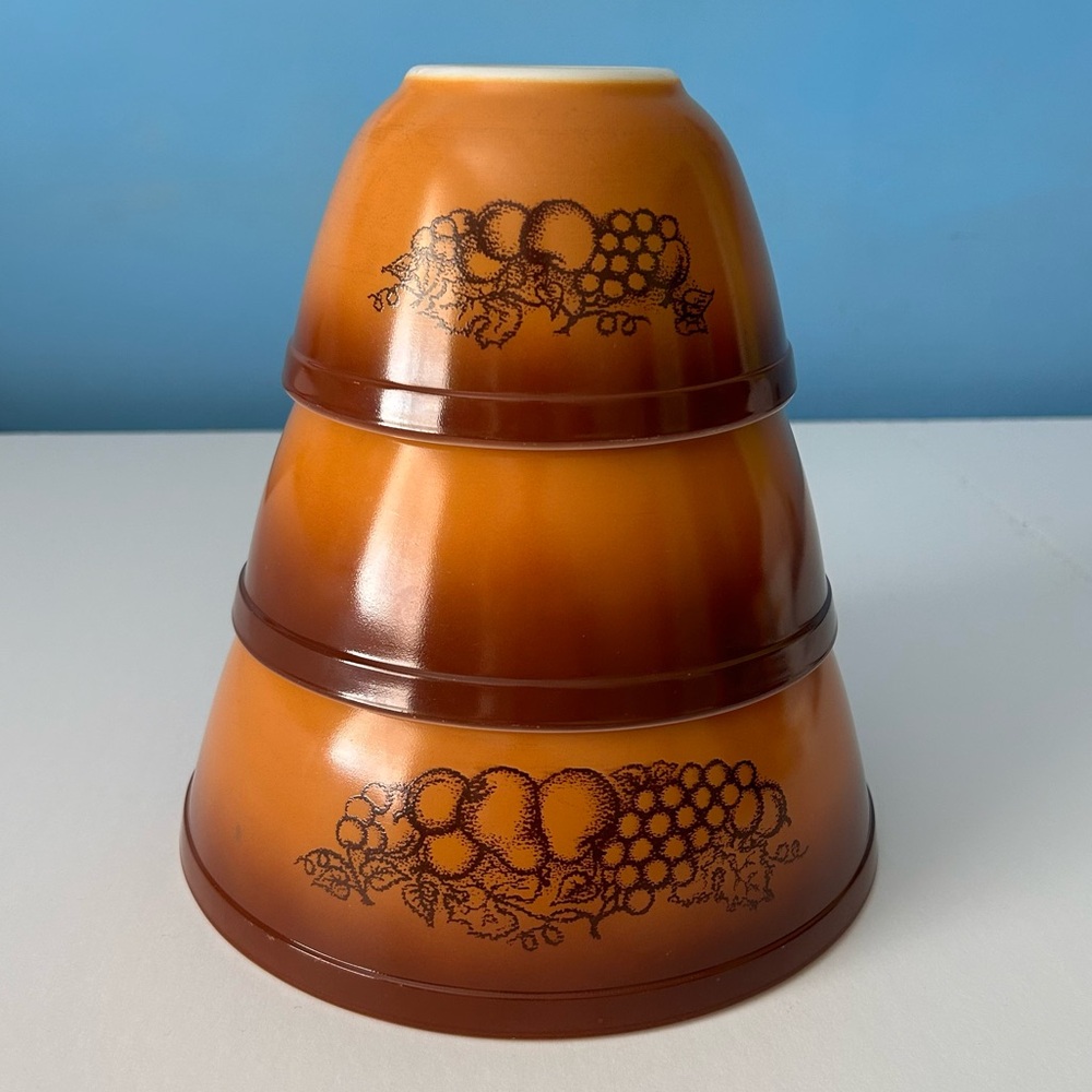 Pyrex Old Orchard mixing bowl 402